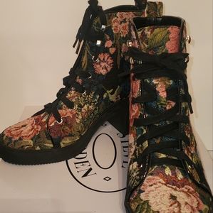 Steve Madden Abby Floral Bootie